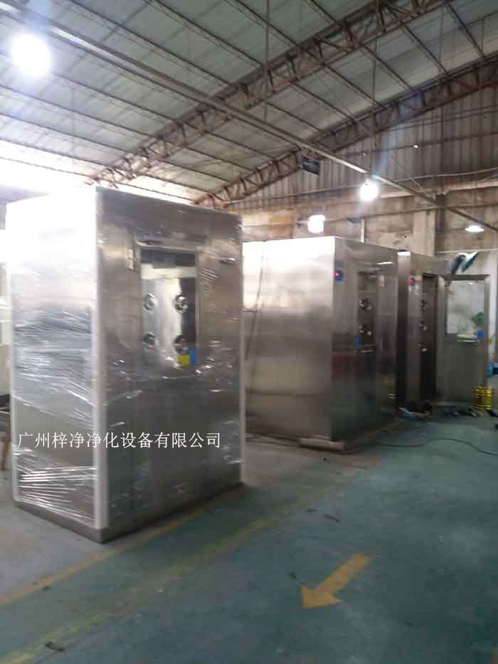 風(fēng)淋室作為保障實驗室及生產(chǎn)環(huán)境潔凈室的關(guān)鍵設(shè)備