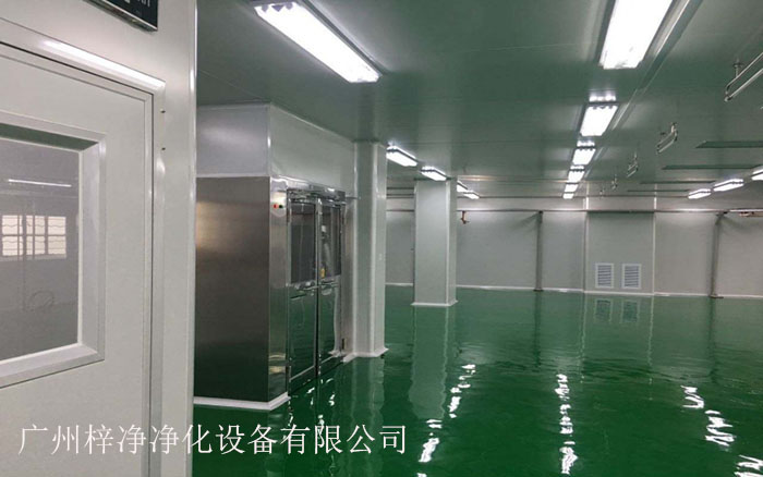 風淋室安裝在潔凈室入口是確保潔凈室、提高工作效率和保障人員安全的重要措施。