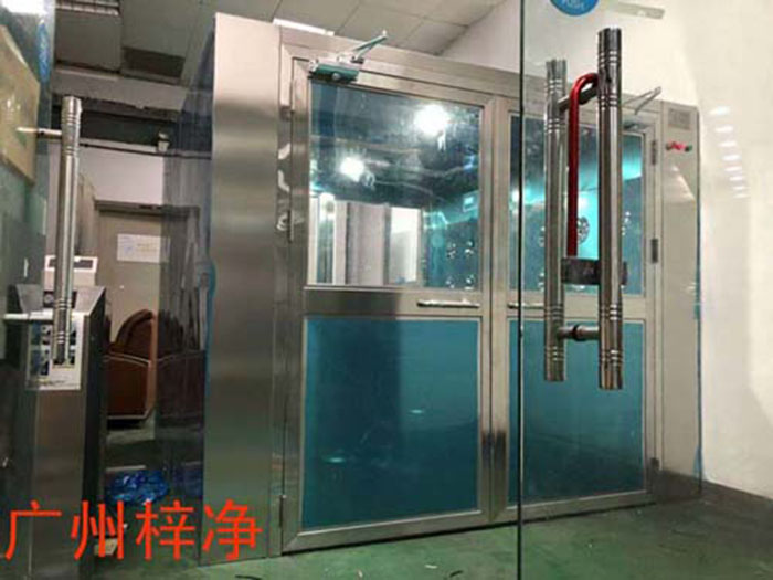 風(fēng)淋室安裝現(xiàn)場(chǎng)實(shí)拍圖