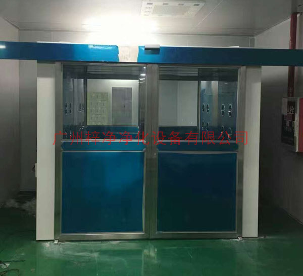 自動平開門風淋室產品特點